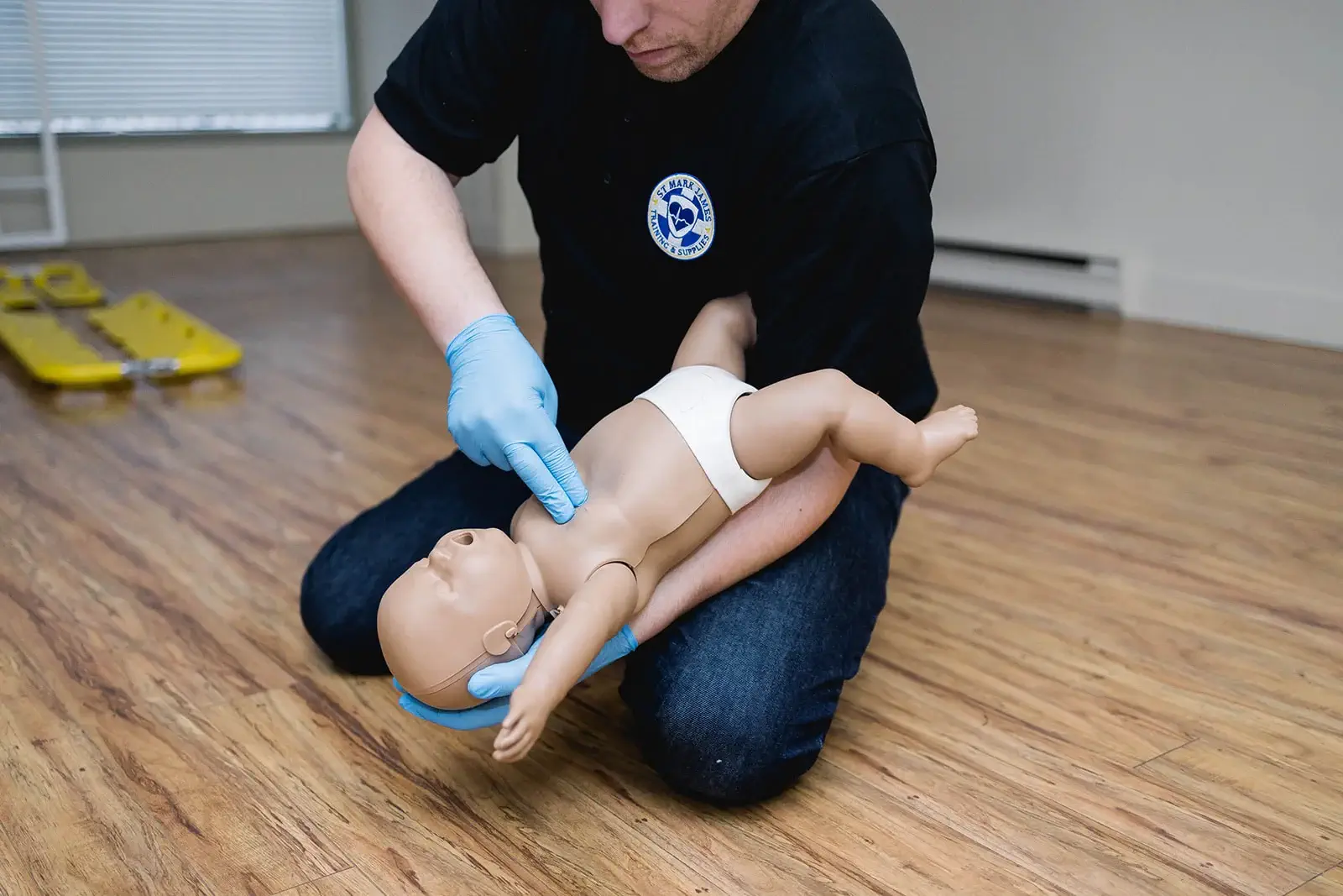 FirstAid and Child CPR-Training